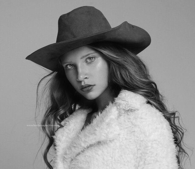 Clothing, Hat, Beauty, Lip, Black-and-white, Fur, Headgear, Fashion accessory, Model