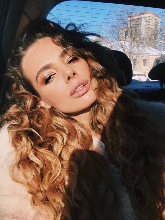 Face, Hairstyle, Long hair, Lip, Beauty, Eyebrow, Lady, Chin, Brown hair