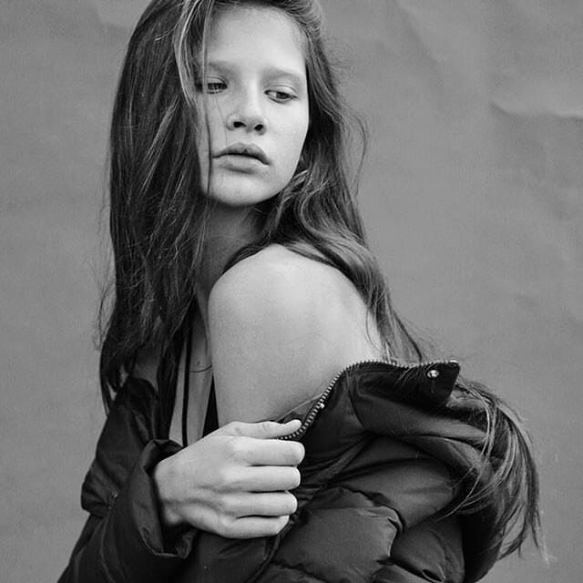 Hairstyle, Beauty, Long hair, Black-and-white, Model, Child model, Shoulder