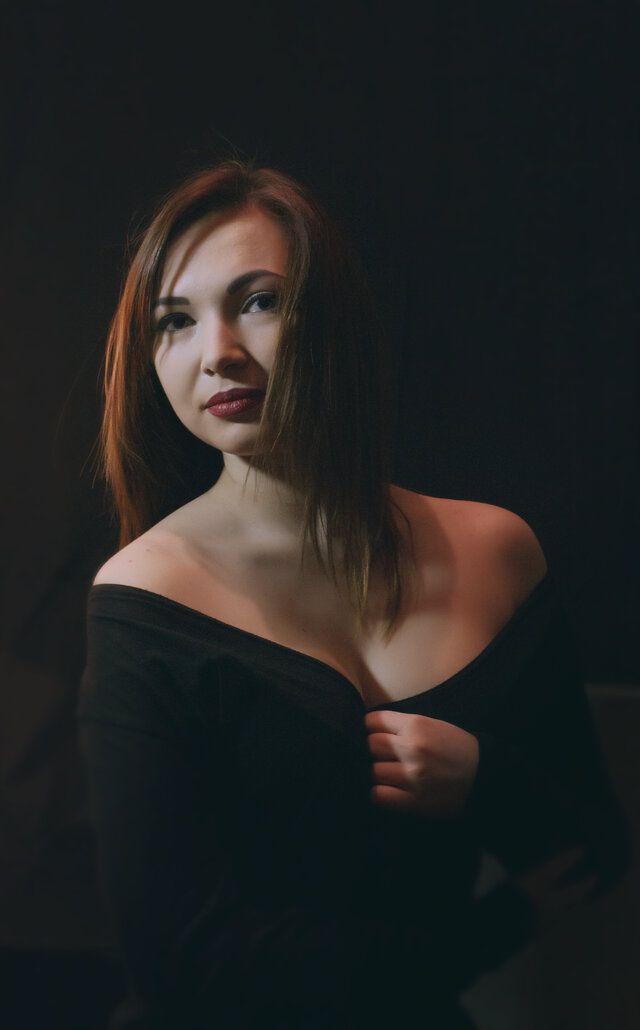 Face, Lip, Black, Beauty, Shoulder, Lady, Head, Red