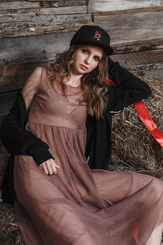 Clothing, Lady, Beauty, Fashion, Model, Brown, Long hair, Brown hair, Dress, Outerwear