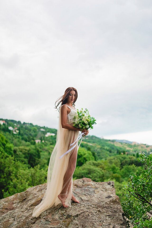 People in nature, Dress, Bride, Wedding dress, Clothing, Gown, Beauty, Bridal clothing, Shoulder