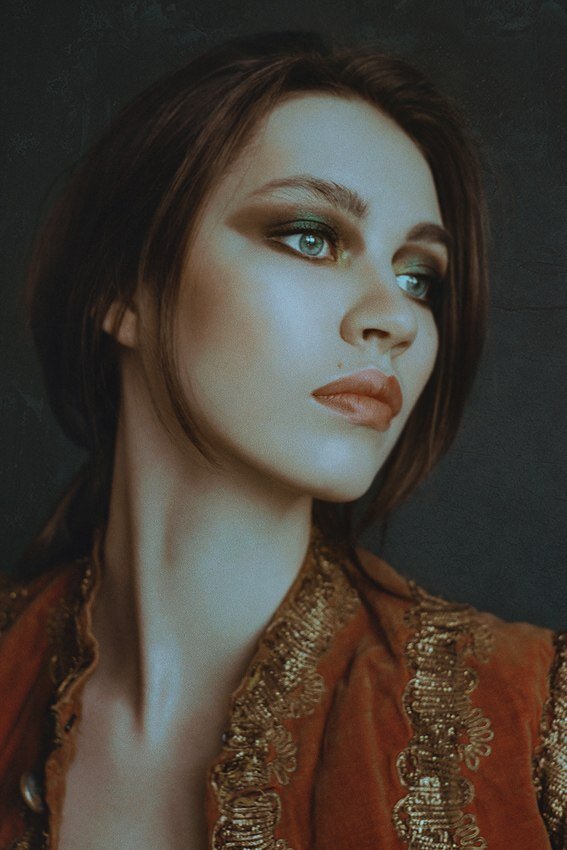 Модель: Елена Гилева Мейк: Юлия Слепнёва Стиль: Марина Шелухова Фото: Александр Кузьмин