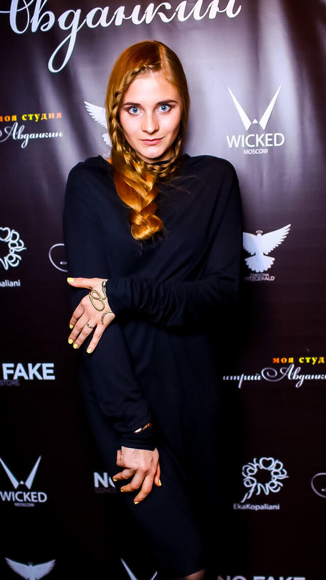 "Вечер стиля Моей Студии" в ресторане Wicked. Модель: Светлана Копоткина Одежда: nofake_concept store Аксессуары: Eka Kopaliani Макияж: Алеся Лисовская Прическа: Анна Купп www.avdankin.ru
