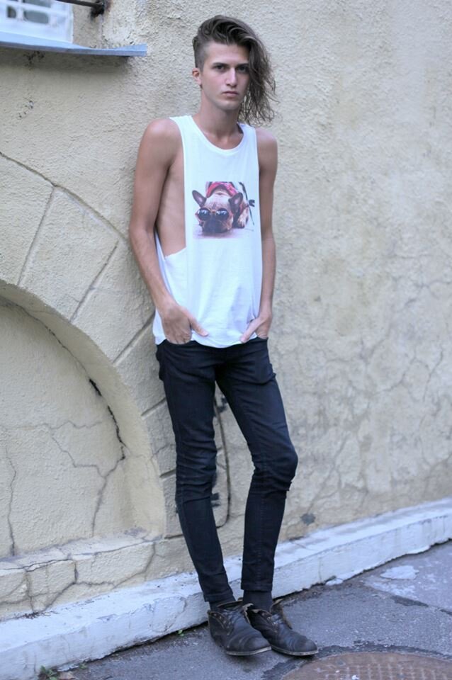 V's photo