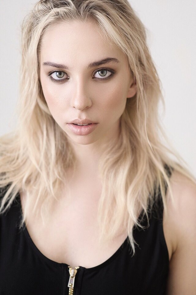 Face, Blond, Eyebrow, Hairstyle, Beauty, Lip, Chin, Head