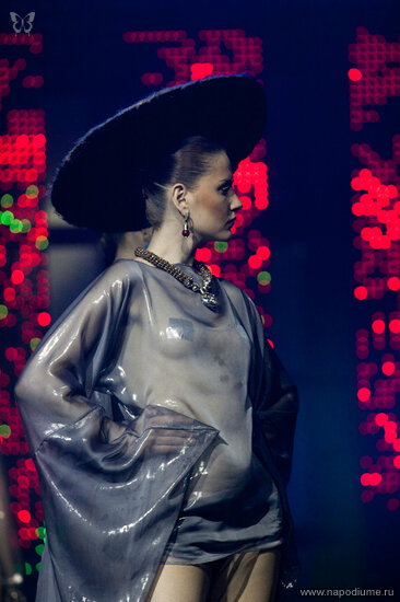 照片ANATOLY STYLIST MAKE-UP MODEL