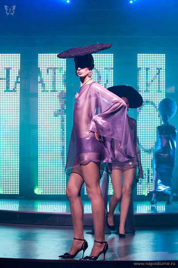 照片ANATOLY STYLIST MAKE-UP MODEL