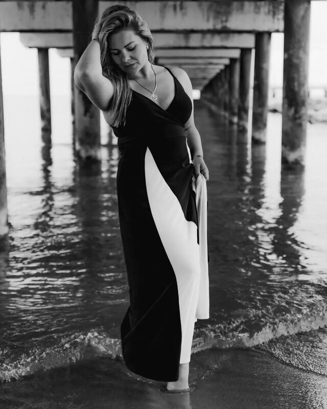 Black White lady 2022