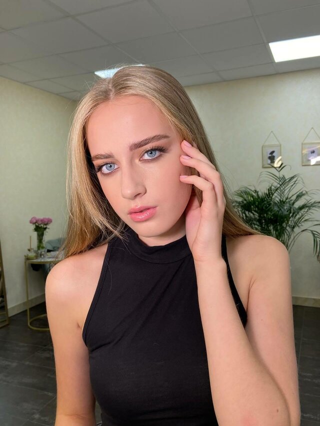 照片Karpova Karpova