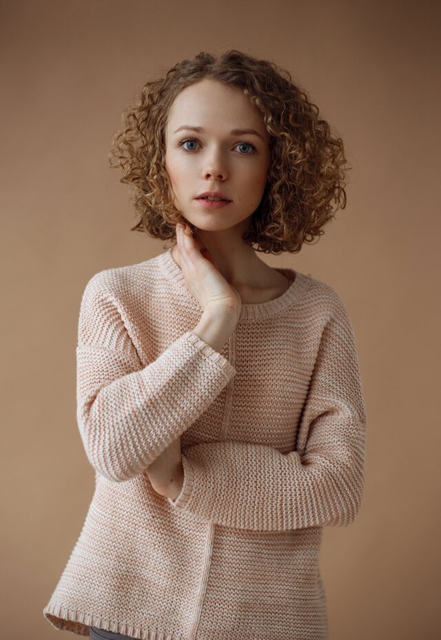 Clothing, Beauty, Lady, Wool, Sweater, Outerwear, Lip, Woolen