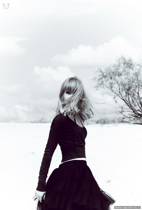 Photoshooting Session with Julia - White Summer (2009)
