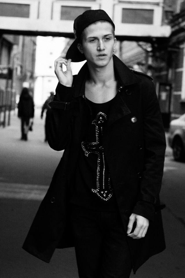 V's photo