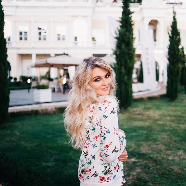 Foto Elenka Krasnaya