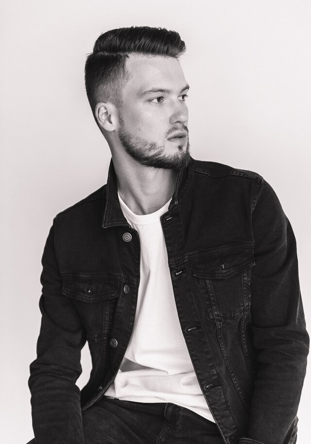 照片Aleksandr Kobzev
