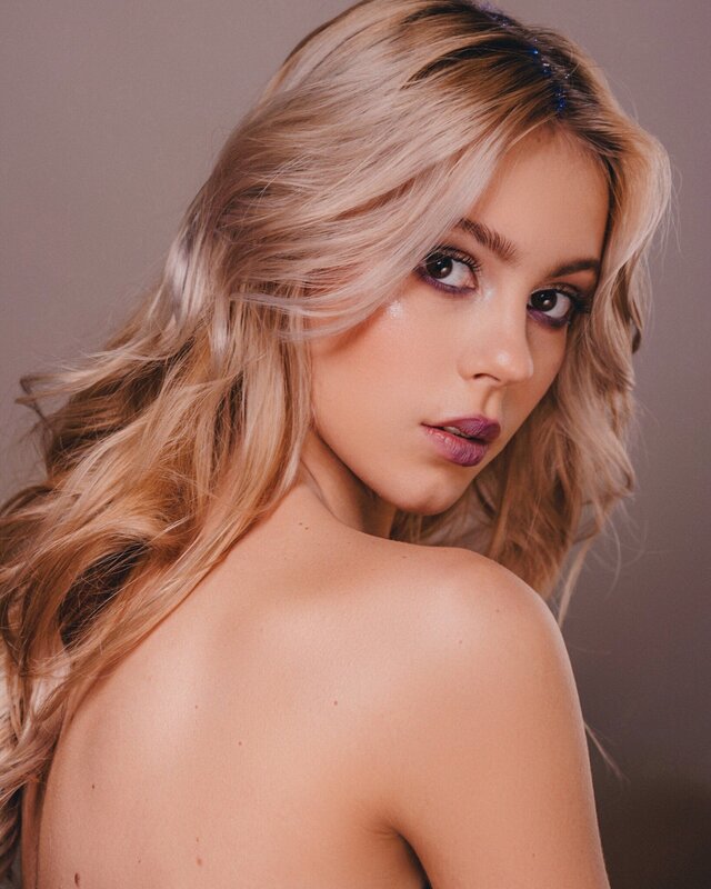 Julia Sky's photo