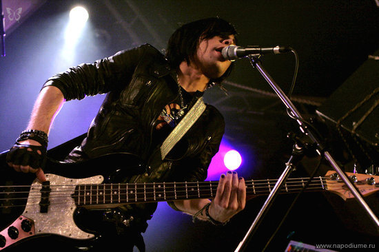 Stage, Bass