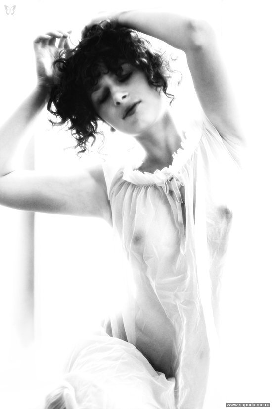 Mina Sorvino's photo