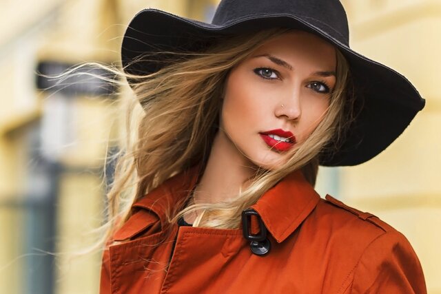 Lip, Clothing, Hat, Beauty, Headgear, Sun hat, Fashion accessory, Fashion model, Brown hair