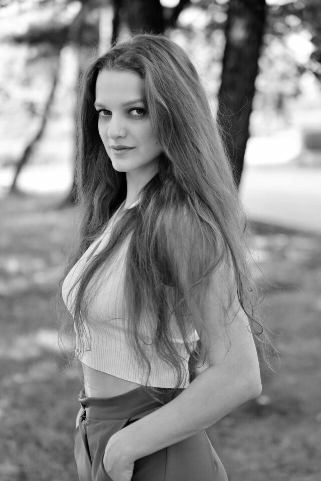 B&W