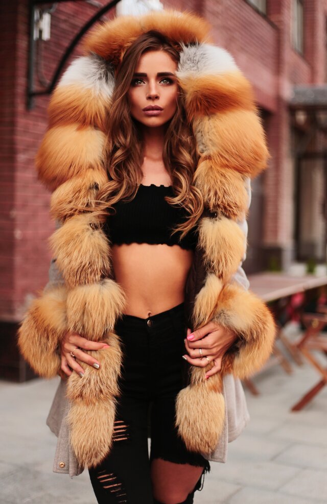 Fur clothing, Fur, Clothing, Fashion, Street fashion, Lady, Outerwear, Textile, Coat