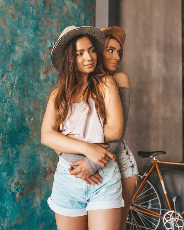 Clothing, Beauty, Fashion, Denim, Shoulder, Shorts, Model, Cool